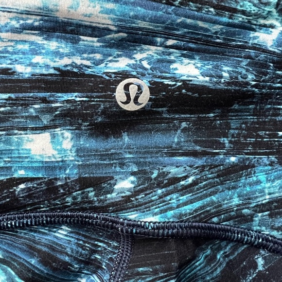 Lululemon Train Times 7/8 Pant *25”. Color: Shorelines Multi Blue / Black - Picture 5 of 6